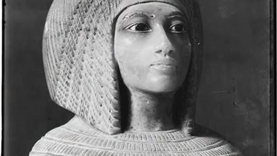 من ذاكرة المتحف المصري بالقاهرة.. سلبية زجاجية توثق غطاء إناء كانوبي لأميرة 