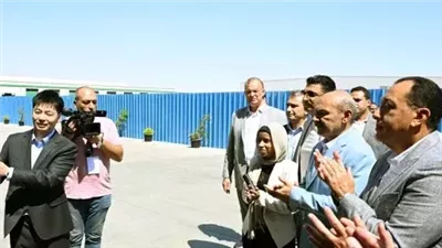 رئيس الوزراء يفتتح مصنعا لإنتاج خيوط البوليستر باستثمارات 10 ملايين دولار