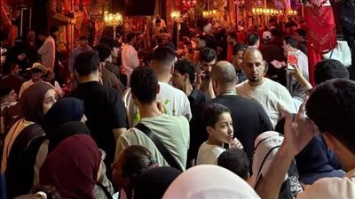 ليلة المولد في الحسين وخان الخليلي.. القاهرة الفاطمية تتزين بالذكر والمديح