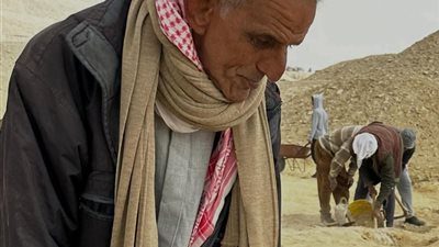 وفاة محروس عبد التواب.. رحيل رئيس عمال حفائر جسر المدير بسقارة