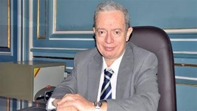 الدكتور حسين عيسى