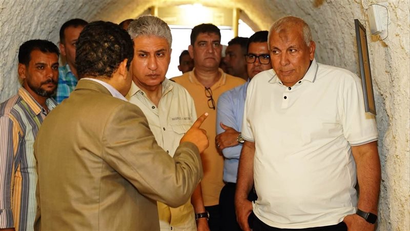 وزير السياحة والاثار
