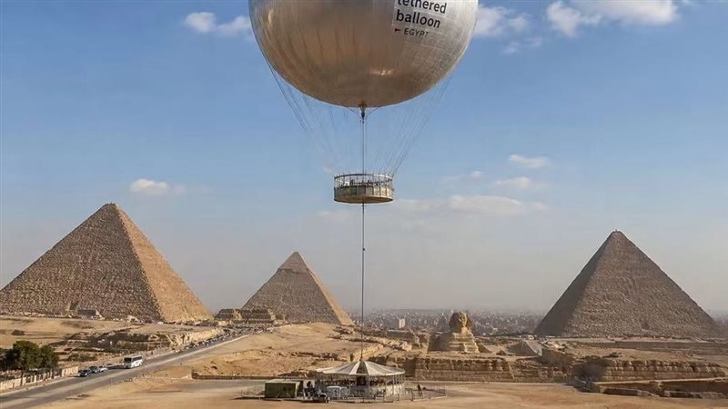 البالون الطائر يزين
