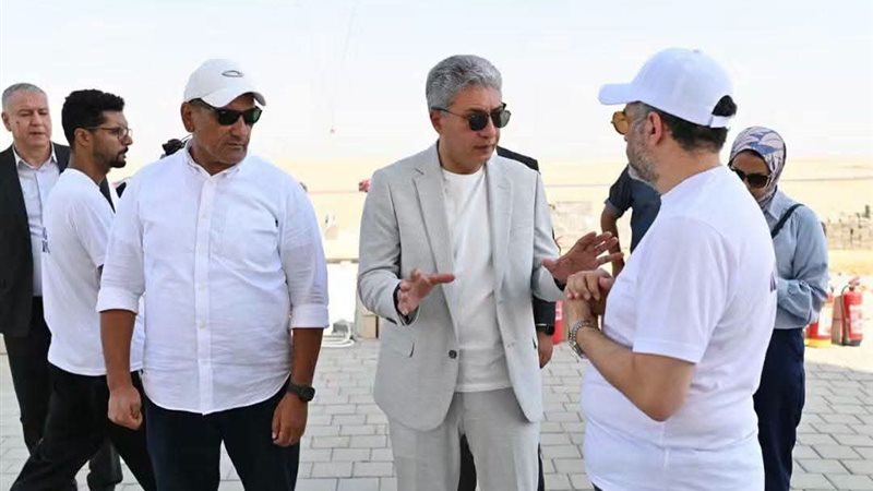 وزير السياحة والآثار 