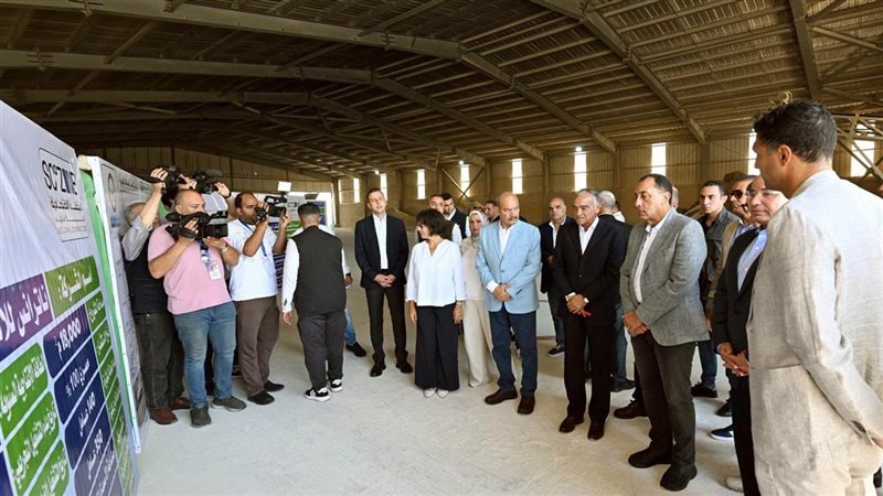 مدبولي من داخل مصنع