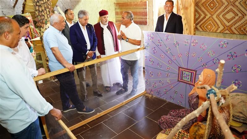 وزير السياحة 