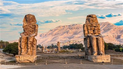 تمثالا ممنون.. العملاقان اللذان ظلا يحَرسان طيبة لأكثر من 3 آلاف عام