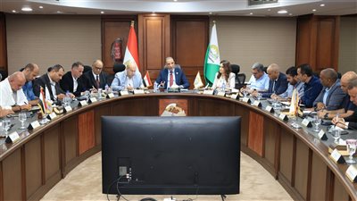 محافظ الجيزة يوجه بتوسيع التشجير وتعزيز النظافة ومواجهة التعديات
