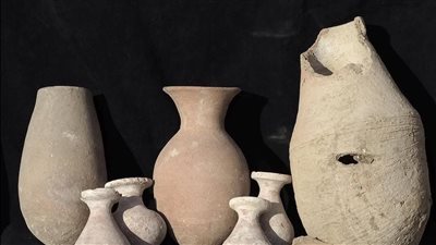 أوانٍ فخارية عمرها آلاف السنين تعود للنور.. اكتشاف بعثة جحوتي بالأقصر (خاص)
