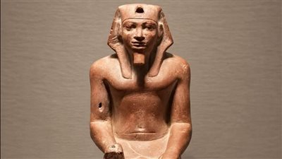 الحجر الذي تحدّى الزمن.. تمثال منكاورع يكشف أسرار فن النحت في مصر القديمة