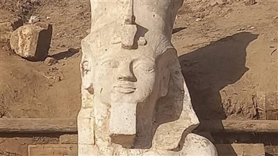 بعد 94 عاما من الغموض.. قصة العثور على نصف تمثال ضخم ظل ضائعا قرنا كاملا