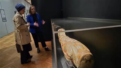 قنصل مصر في شيكاجو تزور معرض «الحياة وما بعدها في مصر القديمة» بمعهد الفن