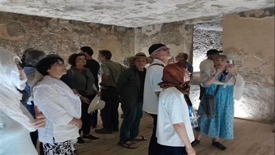 في يوم السياحة العالمي.. المنيا تستقبل وفدا إنجليزيا لزيارة آثار تل العمارنة