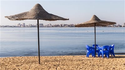 افتتاح شاطئ مجاني 1200 متر  للأهالي احتفالًا باليوم العالمي للسياحة