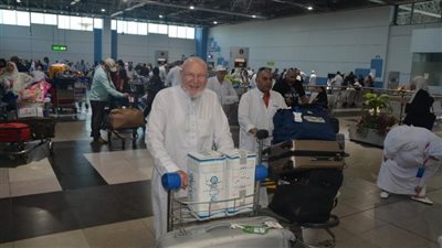 قبل حجز تذكرتك.. شروط استفادة المصريين فوق الـ60 من تخفيضات مصر للطيران
