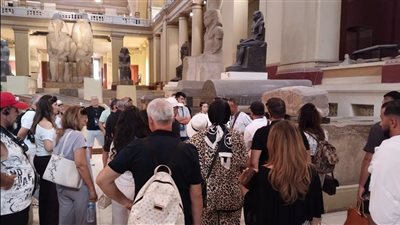 بين التماثيل الملكية والبرديات.. جولة تكشف أسرار المتحف المصري بالقاهرة