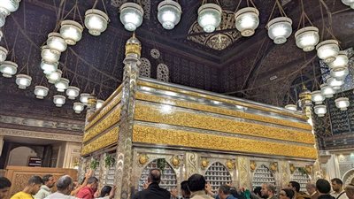 من الفجر للعشاء..تفاصيل برنامج الليلة الختامية لمولد الإمام الحسين داخل المسجد