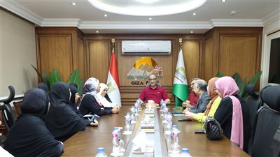 محافظ الجيزة يستقبل عائدات رحلات العمرة المجانية من 