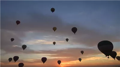 سماء الأقصر تتزين بـ 50 رحلة بالون تحمل 1500 سائح فجر اليوم