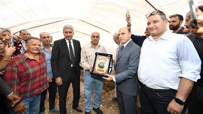الخيار بيجيب آثار..حكاية جملة عفوية خطفت الأنظار بعد اكتشاف تمثال رمسيس الثاني