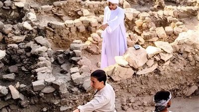 حفائر جديدة بالأقصر.. فحص المكتشفات الفخارية بمعبد ملايين السنين لتحتمس الثالث