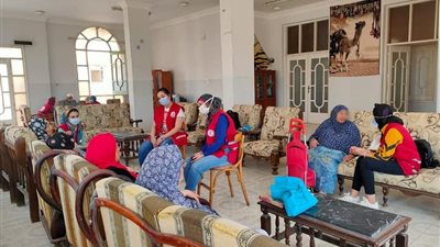 الهلال الأحمر المصري ينظم أنشطة صحية وتوعوية وترفيهية لكبار السن في دور الرعاي