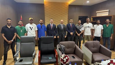 في طريق العودة للوطن.. البحارة المصريون يصلون مقديشيو تمهيدًا للسفر للقاهرة