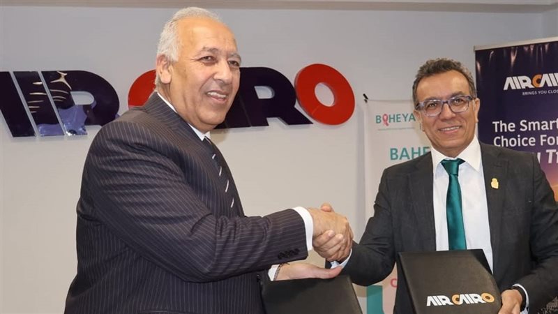 أثناء توقيع البروتوكول