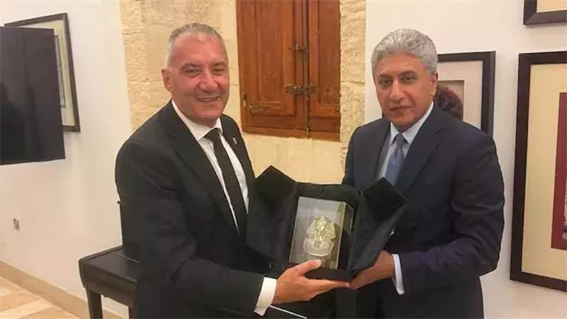 وزير السياحة 