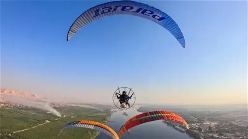 الطيران في الأقصر