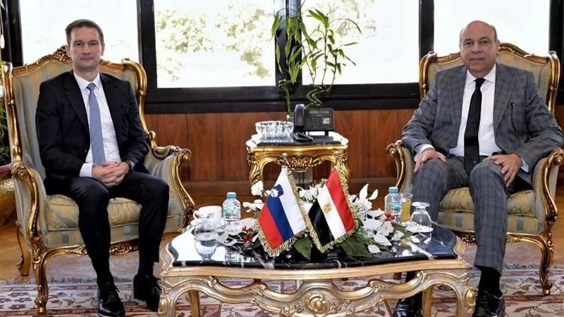 وزير الطيران المدني مع السفير ساشو بدلنسك